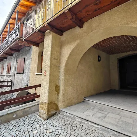 Hostdomus - Flower Loft Apartment